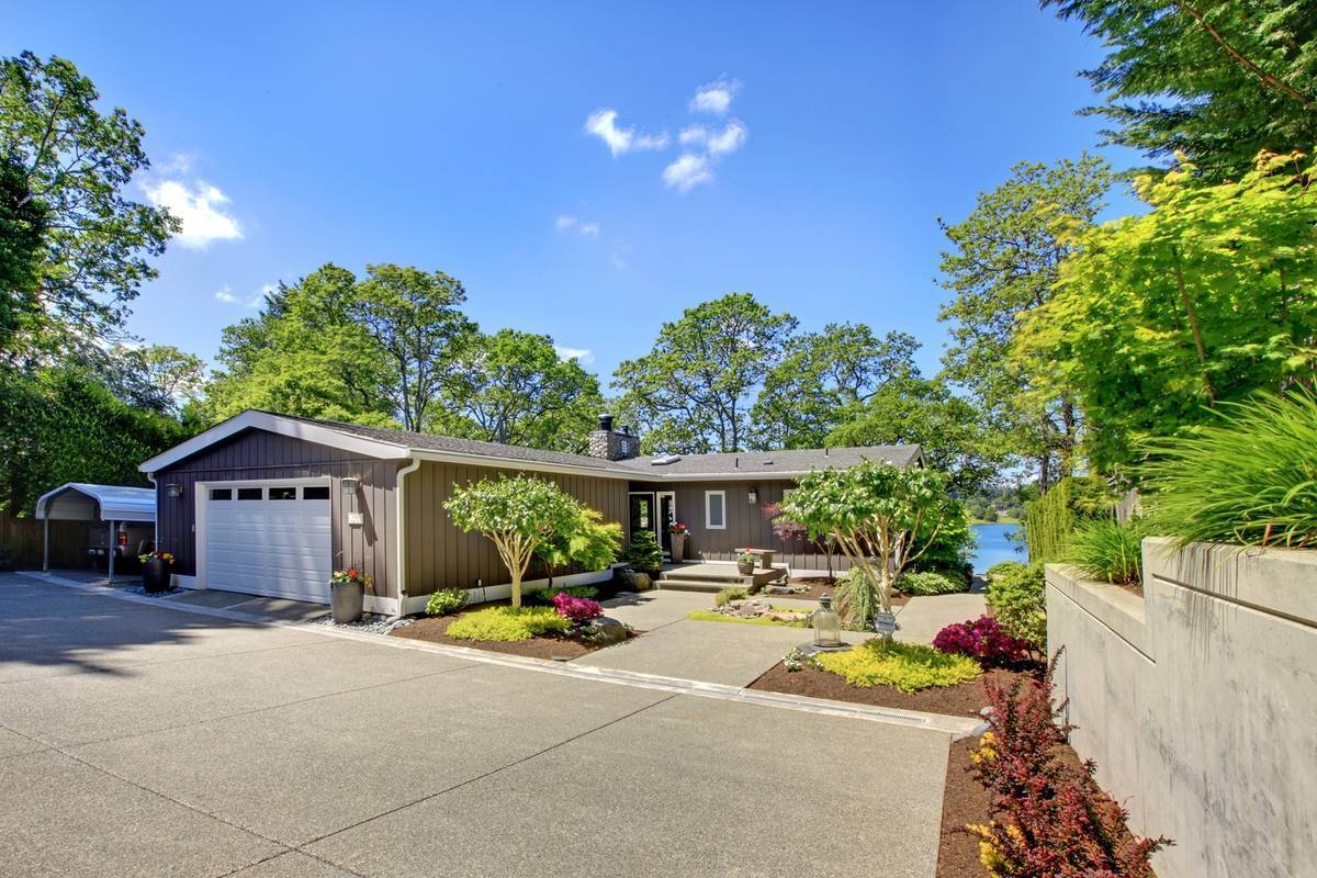 Concrete Driveway With Drainage Prevent Flooding Walkway Stairs